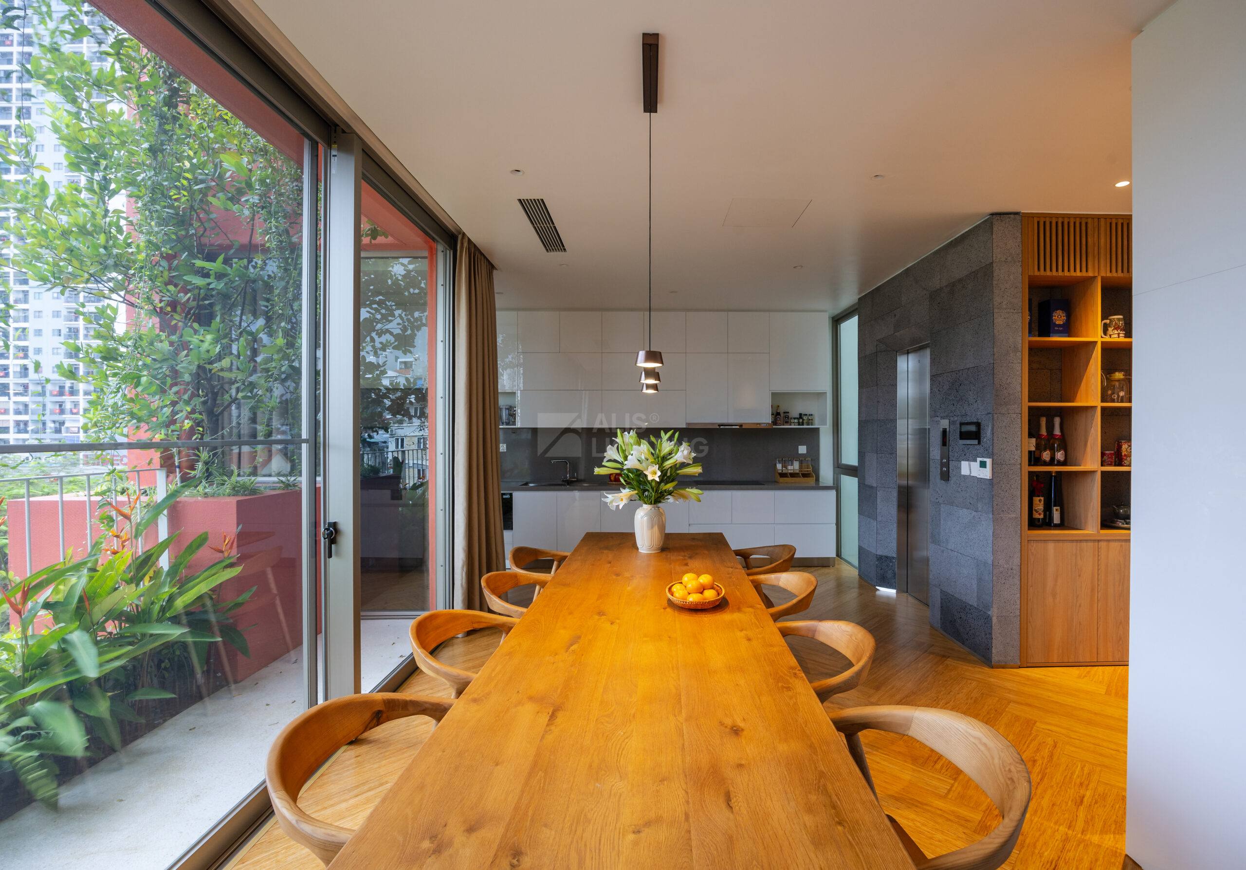hien's house dining